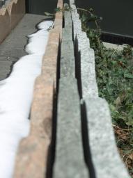Fotospaziergang Waehring - Alsergrund 1/2005/Steinzaun am AKH-Gelaende (Blitz) Fotospaziergang Waehring - Alsergrund 1/2005/Steinzaun am AKH-Gelaende (Blitz)
