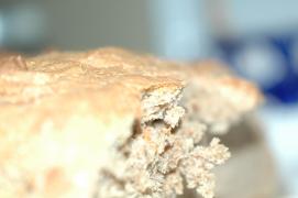 brot (weizen, roggen, salz, trockenhefe, kreuzkuemmel, pfeffer, kardamom, piment) brot (weizen, roggen, salz, trockenhefe, kreuzkuemmel, pfeffer, kardamom, piment)