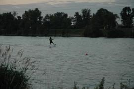 mit einem seilbahnartigen System, das ein abgegrenztes Areal im Viereck umgibt mit einem seilbahnartigen System, das ein abgegrenztes Areal im Viereck umgibt