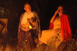 Karl sen, Paca/beim Auspacken/am Lagerfeuer Karl sen, Paca/beim Auspacken/am Lagerfeuer