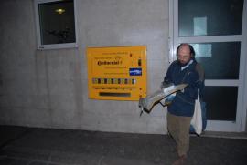 Gummis? Continental Fahrradschlaeuche aus dem Automaten ... offenbar ein neuer Trend (neuerdings auch in Wien und Budapest gesichtet) Gummis? Continental Fahrradschlaeuche aus dem Automaten ... offenbar ein neuer Trend (neuerdings auch in Wien und Budapest gesichtet)