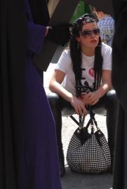 turista americana mirando a los penitentes/tag:tourist/tag:usa turista americana mirando a los penitentes/tag:tourist/tag:usa