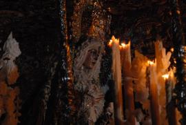 "Macarena - guapa!" "Macarena - guapa!"