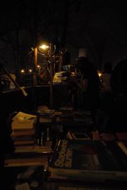 der Buechertisch und das Regal (zweireihig!) der Buechertisch und das Regal (zweireihig!)