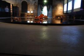 Biennale 2015, Arsenale/Chinese Pavilion/für Ingrid ;-)/Tan Dun/sich zerlegende Geigen, Bratschen, Kontrabässe Biennale 2015, Arsenale/Chinese Pavilion/für Ingrid ;-)/Tan Dun/sich zerlegende Geigen, Bratschen, Kontrabässe