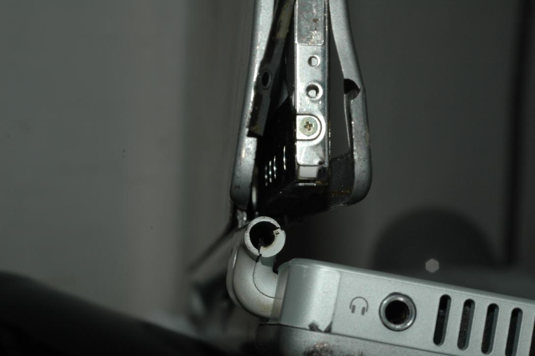 pb g4 without hinge, not professionally opened. google for hinges, kits and repair guides (you can save on those though, they just tell you to pry open the epoxied frame)/ pb g4 without hinge, not professionally opened. google for hinges, kits and repair guides (you can save on those though, they just tell you to pry open the epoxied frame)/