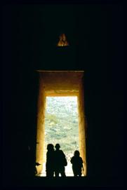 Griechenland 1992/Organisiert ueber Gymnasium Waidhofen.Thaya/Mag. Gut, Mag. Poeppl et al/triangular arch Griechenland 1992/Organisiert ueber Gymnasium Waidhofen.Thaya/Mag. Gut, Mag. Poeppl et al/triangular arch