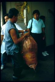 Nicaragua 1992/preparando los equipajes para el vuelo a bluefields Nicaragua 1992/preparando los equipajes para el vuelo a bluefields
