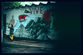 El Salvador 1995/universidad/pintada/vive... El Salvador 1995/universidad/pintada/vive...