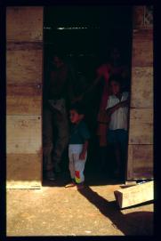 Guatemala 1996/niños en la puerta Guatemala 1996/niños en la puerta